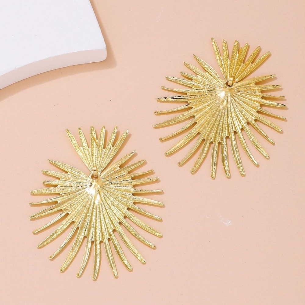 Women's Bohemian Gold Hypoallergenic Stud | Sunflower Designed Earrings - Picture 5 of 6